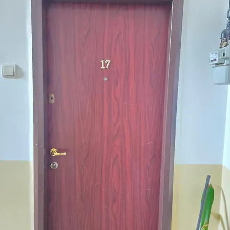 דירה Your Away From 4